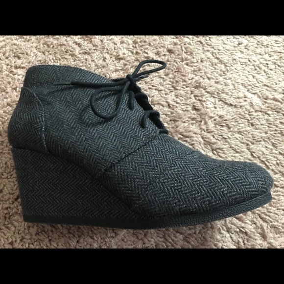 Maurices Shoes - Maurices gray and black wedge booties